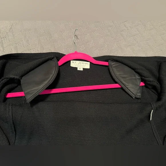 St. John Black Top - Picture 4 of 12